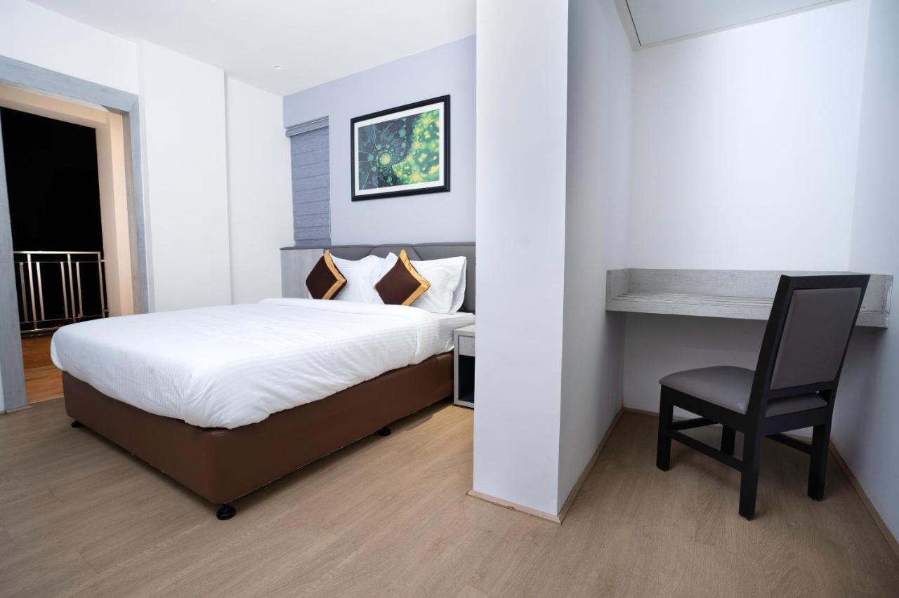 Poiisse Hotel โกลกาตา ภายนอก รูปภาพ