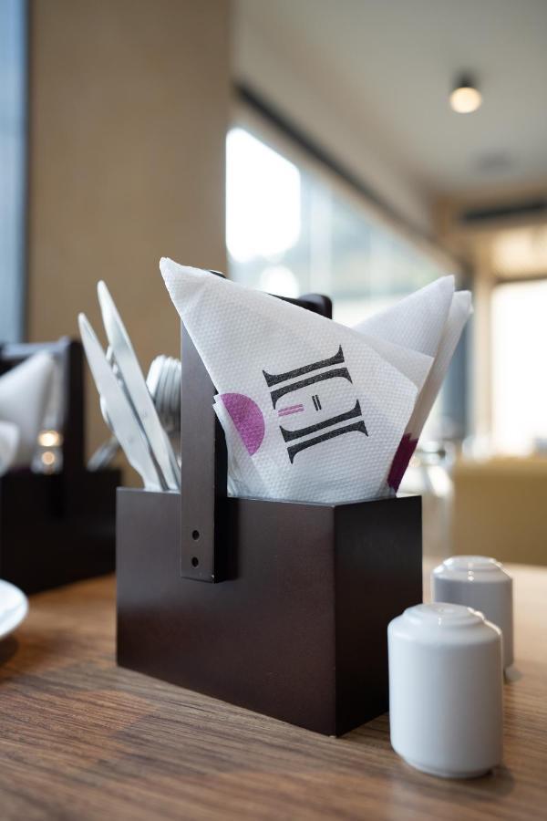 Poiisse Hotel โกลกาตา ภายนอก รูปภาพ