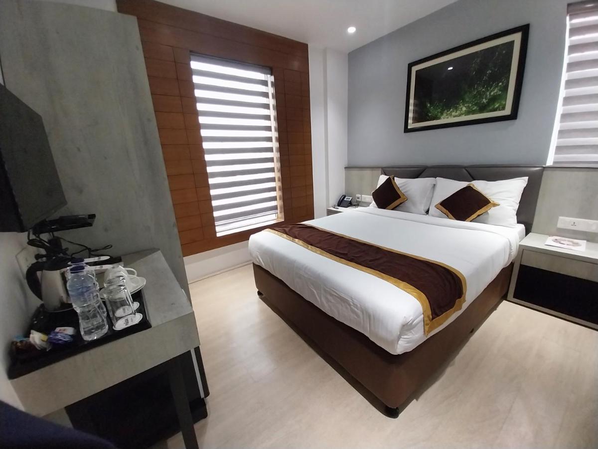 Poiisse Hotel โกลกาตา ภายนอก รูปภาพ